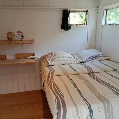 Camping Mobil-home Avec Piscine Et Jardin 1500 M2 *