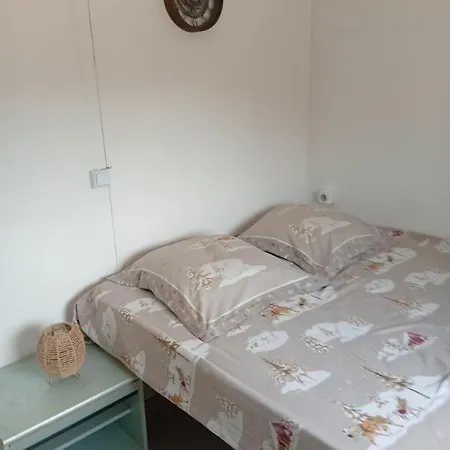 Mobil-home Avec Piscine Et Jardin 1500 M2 Camping